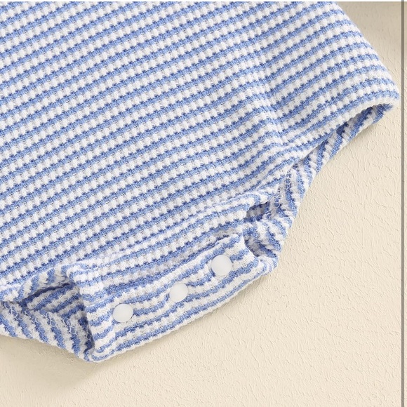 NIP Blue White Bubble Waffle Knit Onesie - Picture 3 of 3